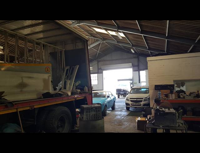 361M² FACTORY RENTED IN BELLVILLE CENTRAL
